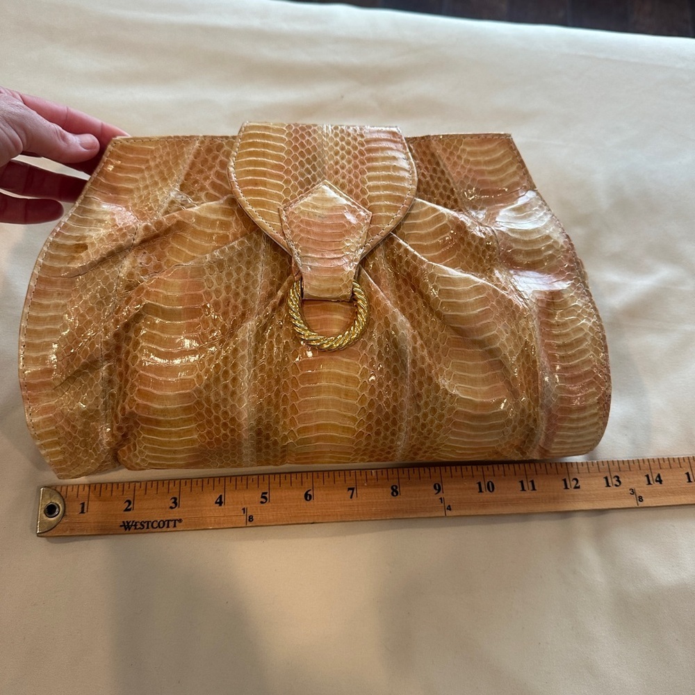 Vintage peach and cream snakeskin Clutch Bag with gold accents - Picture 3 of 7